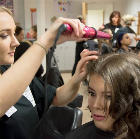 港風後背頭|hairdressing training 港風三七側背頭 男士發型 男士發型設計 男生。